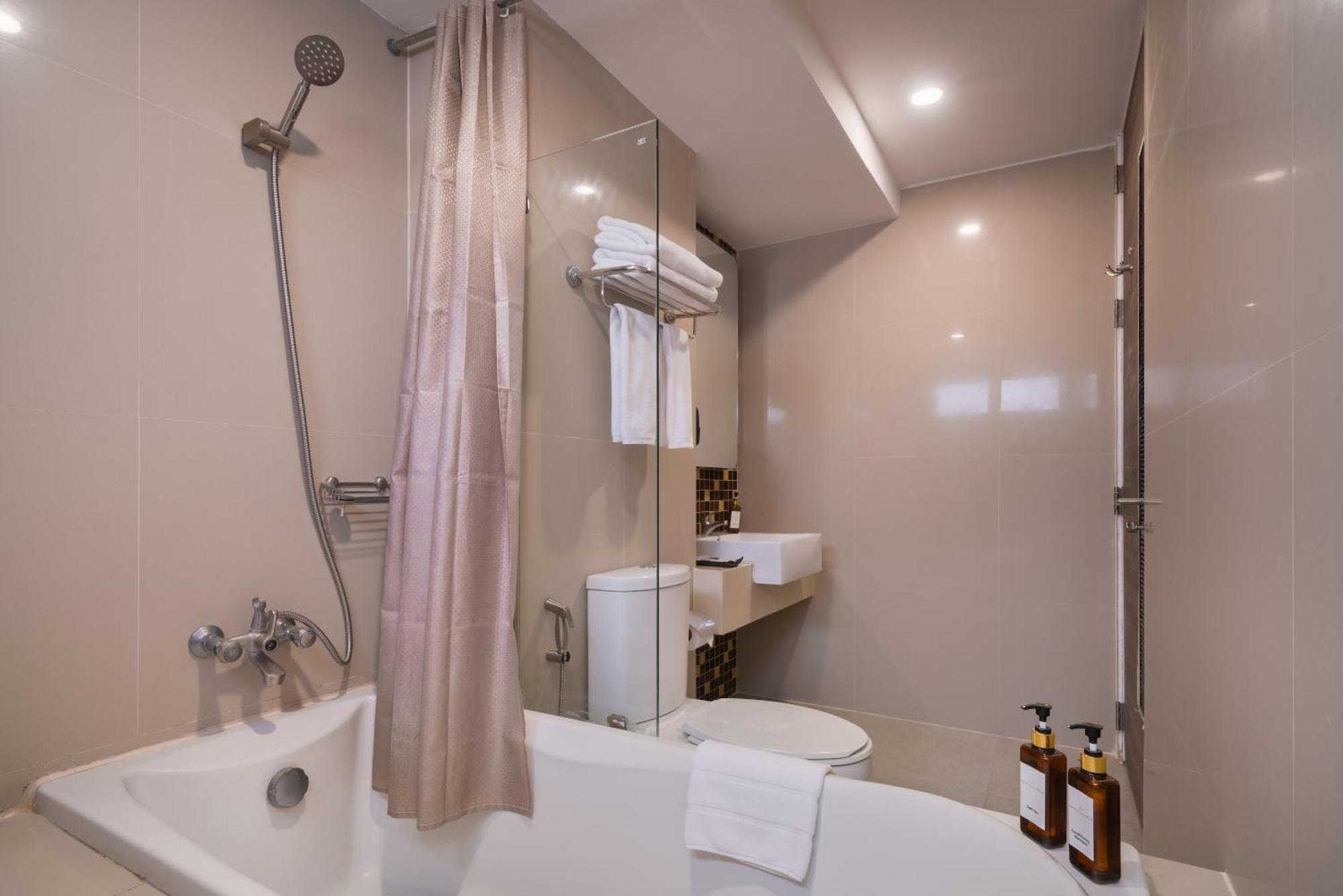 בנגקוק Aspira Suites Sukhumvit 20 מראה חיצוני תמונה