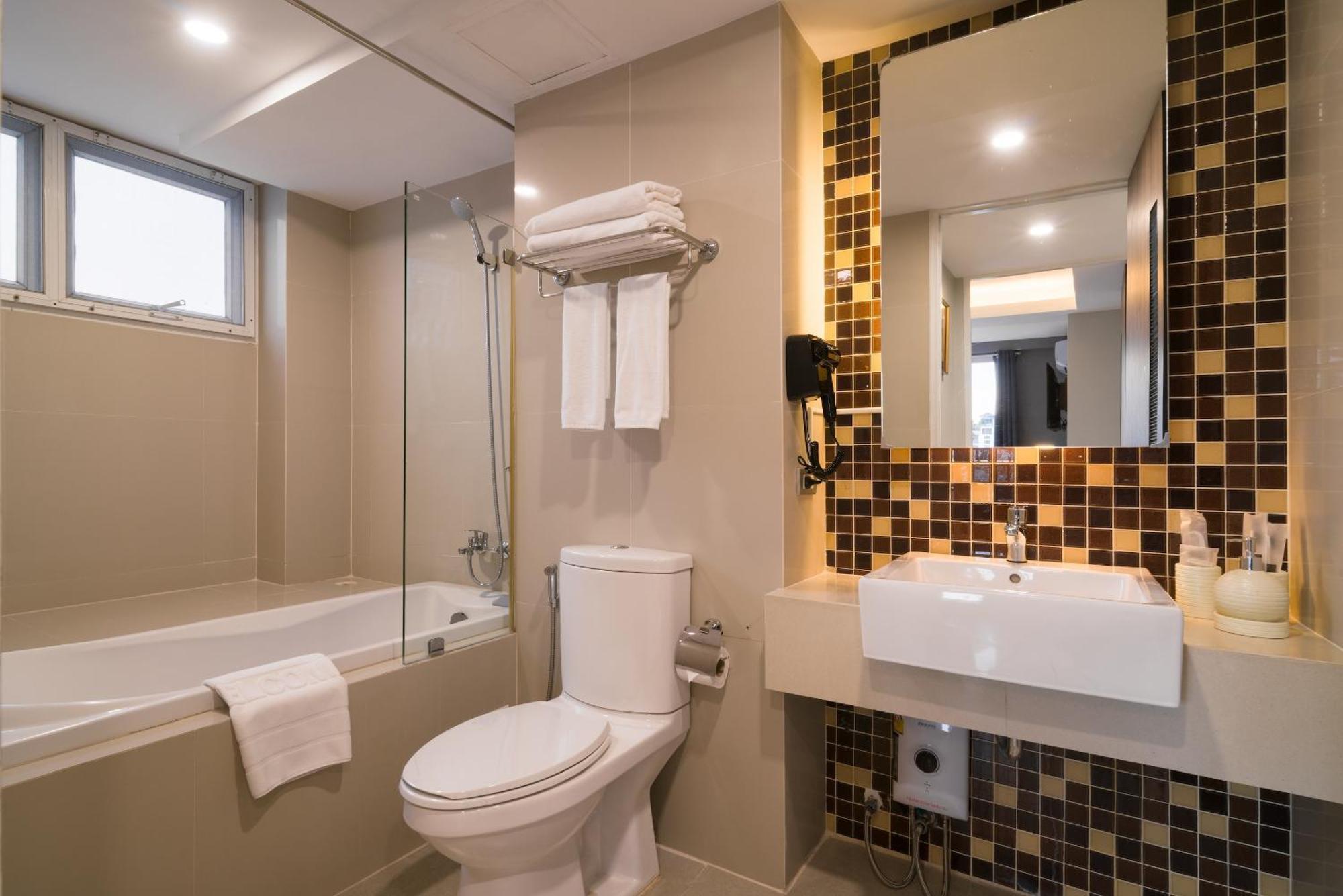 בנגקוק Aspira Suites Sukhumvit 20 מראה חיצוני תמונה