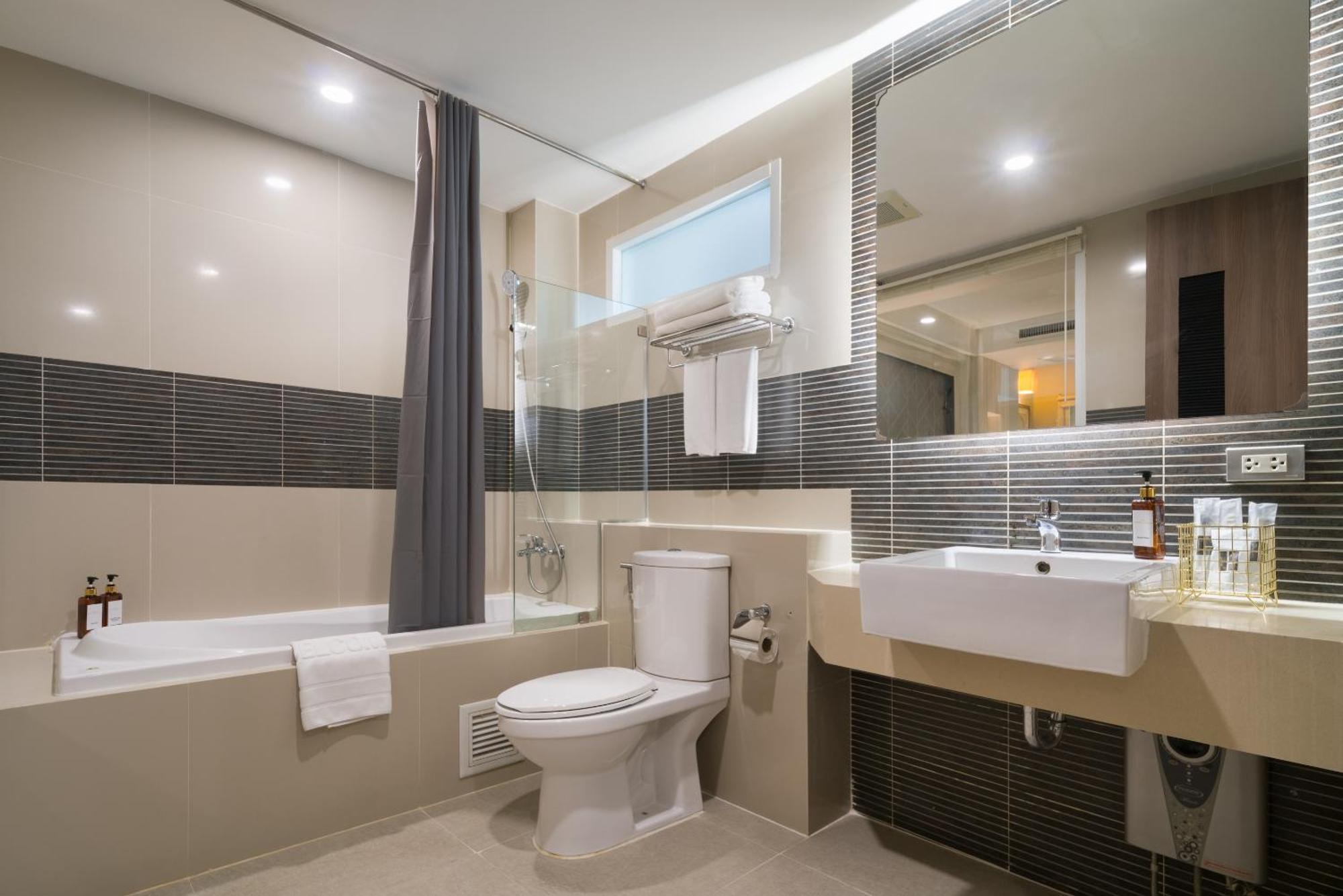 בנגקוק Aspira Suites Sukhumvit 20 מראה חיצוני תמונה
